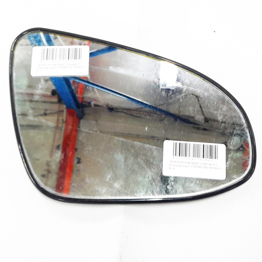 Зеркало боковое (элемент) Toyota Isis '13-'17 правый контрактный