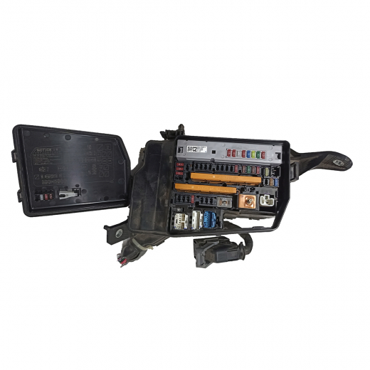 Блок реле (под капот) Toyota Highlander '13-'20 контрактный