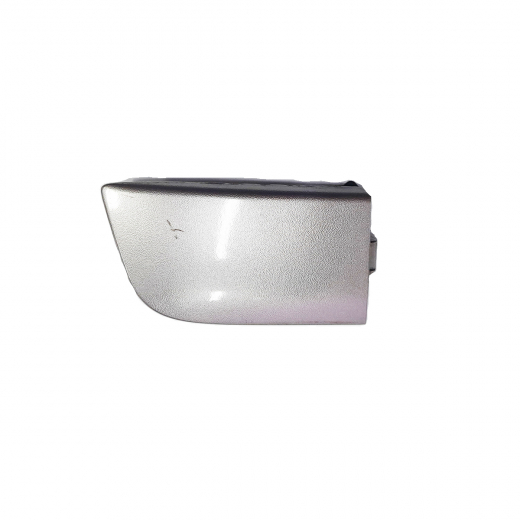 Заглушка бампера Toyota Vitz '01-'05 переднего правая под крюк буксировочный контрактный