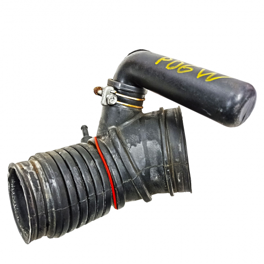 Патрубок воздушного фильтра Mitsubishi Delica Space Gear '94-'07 (6G72) контрактный