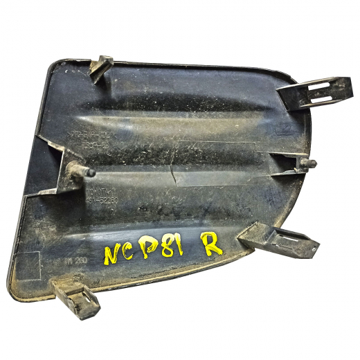 Заглушка бампера Toyota Sienta '06-'15 переднего правая Контрактный 