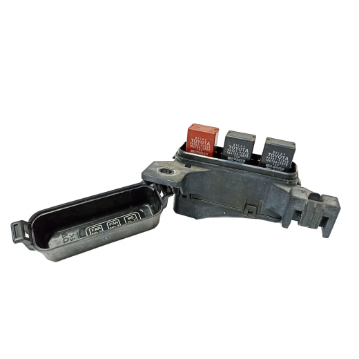 Блок реле (под капот) Toyota Caldina '92-'02 контрактный